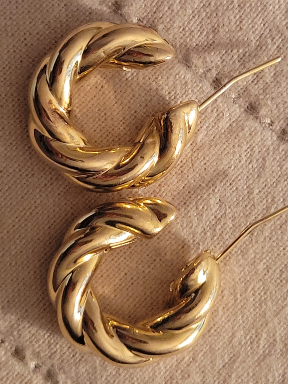 18k David Yurman Braided Solid Gold Hoop Earrings - Picture 9 of 10